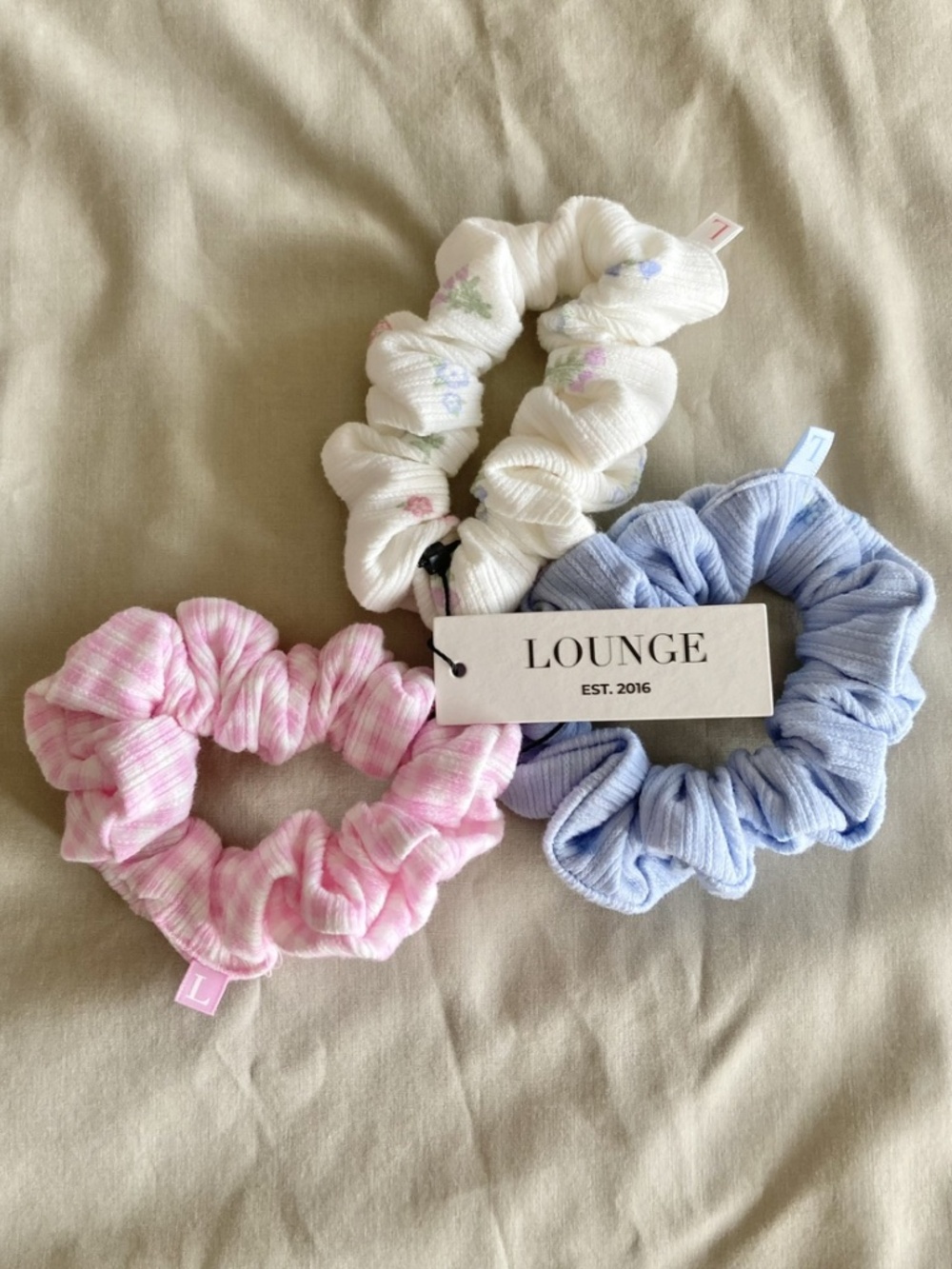 Lounge 3-Pack Pointelle Scrunchies; Multicolour, NWT